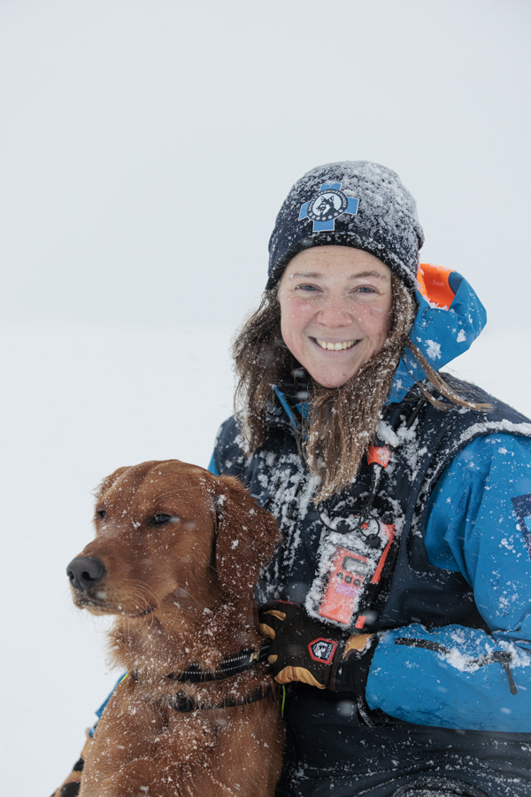 Maria Sandberg og Nano er en av ekvipasjene vi møter i tv-serien "Redningshundene". /media/50483/maria-og-nano-er-med-i-tv-serien-redningshundene-foto-itv-studios-norway.jpg